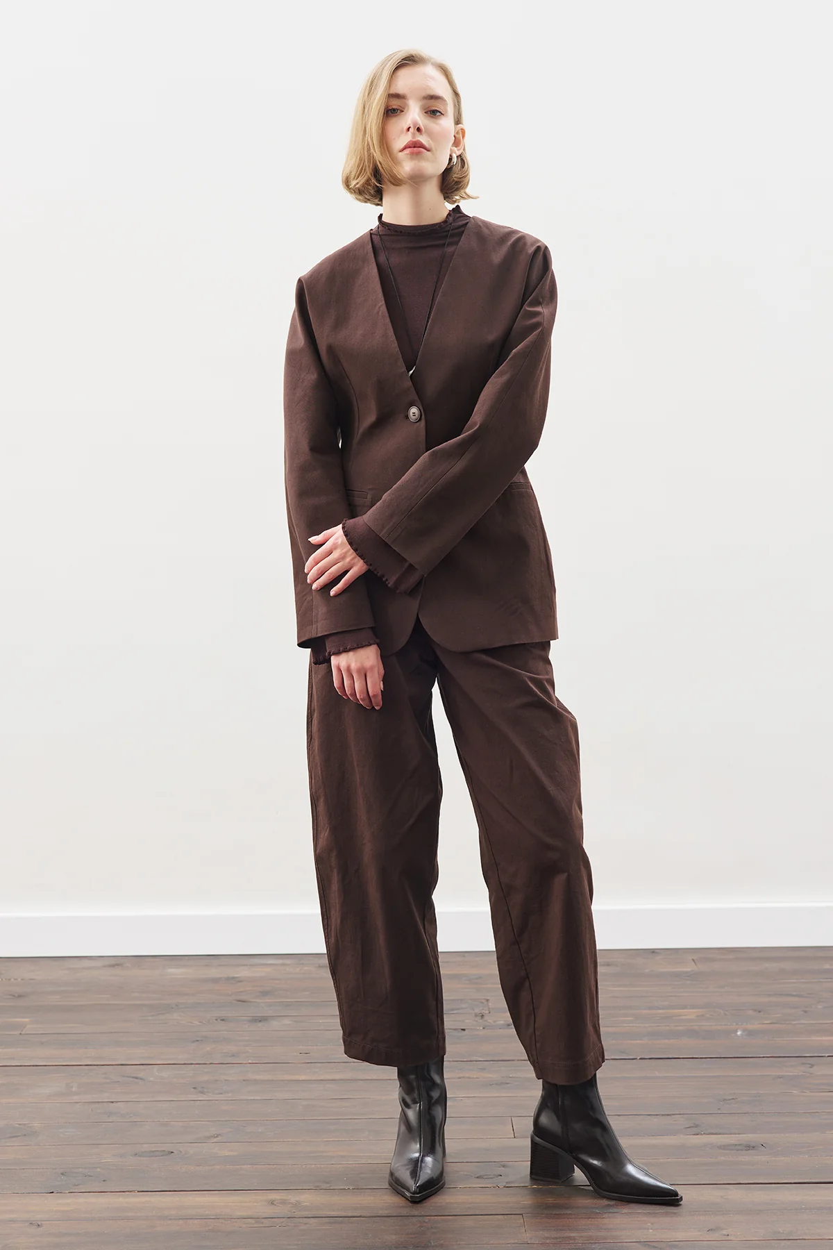 Barrel Trousers Dark Brown - Image 5