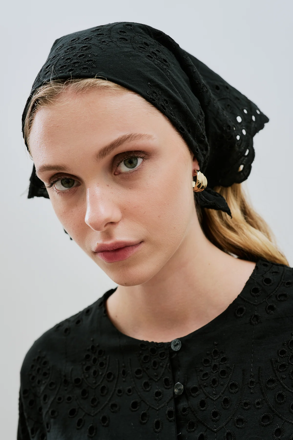 Broderie Scarf Black - Image 3
