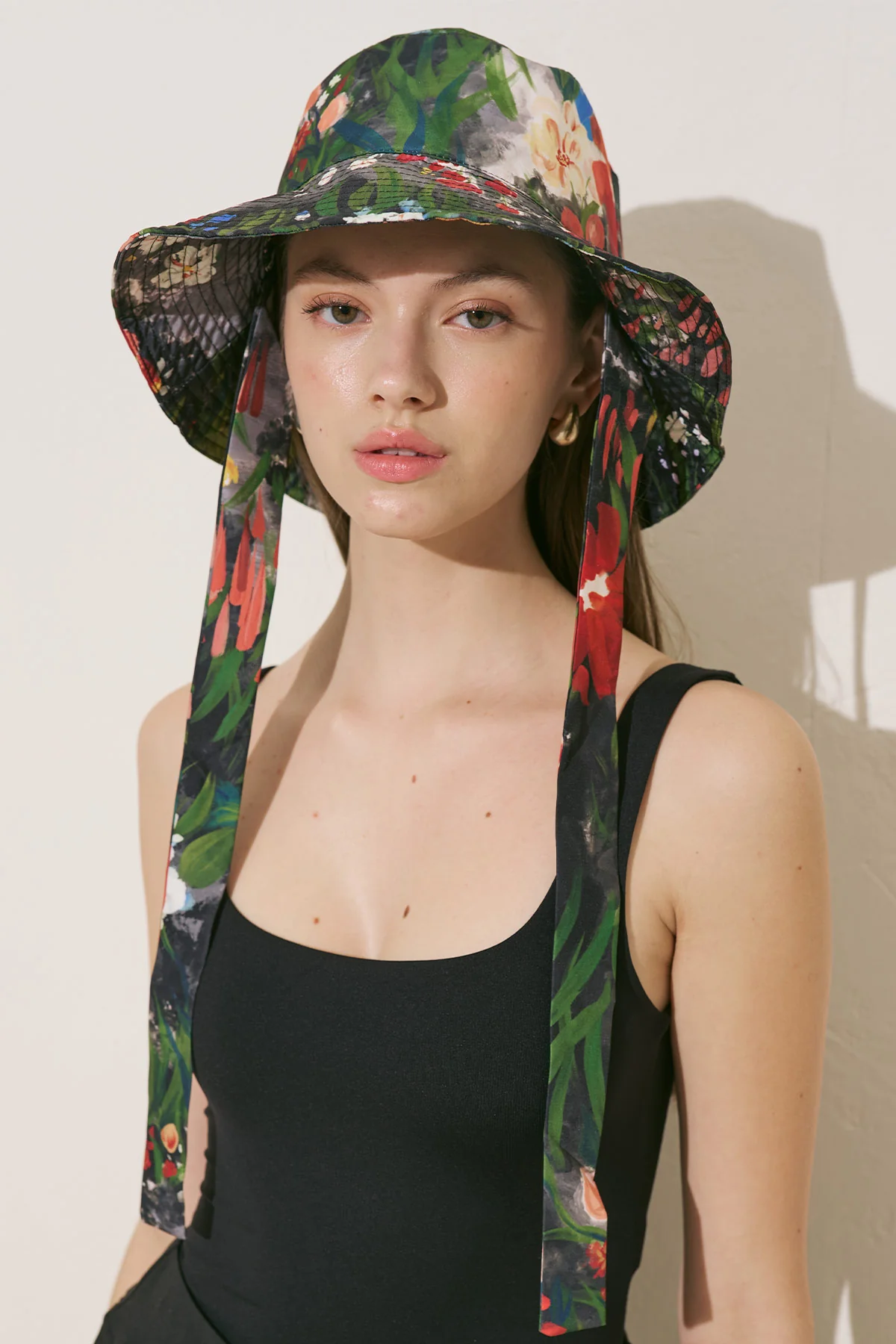 Bucket Hat With String Dark Garden
