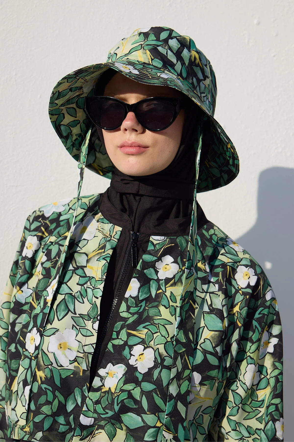 Bucket Hat With String Leaf