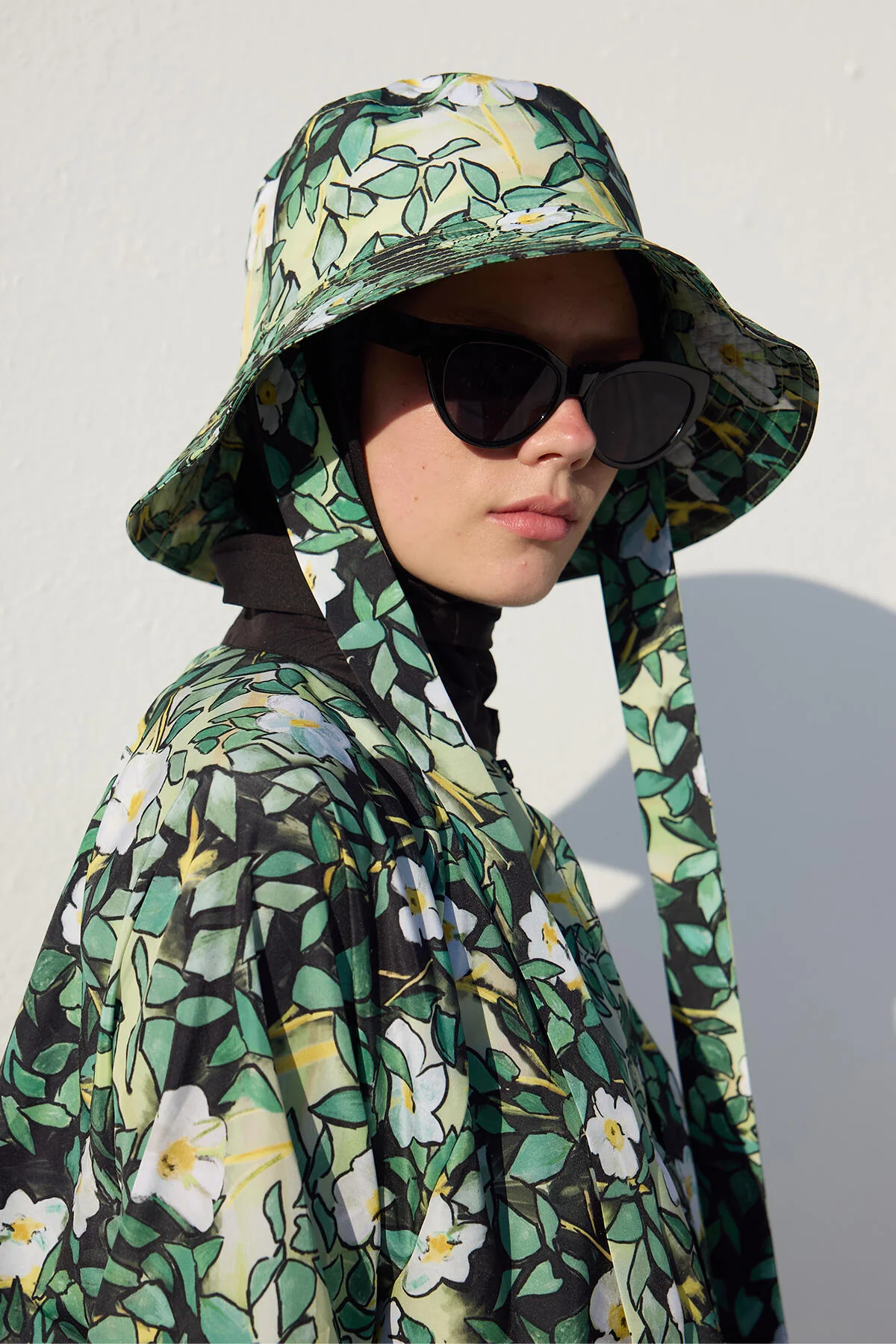 Bucket Hat With String Leaf - Image 2