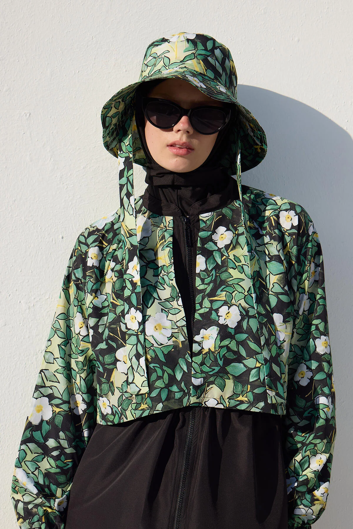Bucket Hat With String Leaf - Image 4