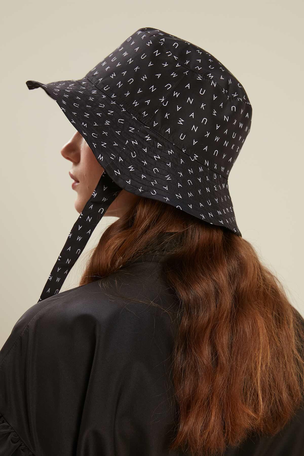 Bucket Hat With String Logo Pattern - Image 8