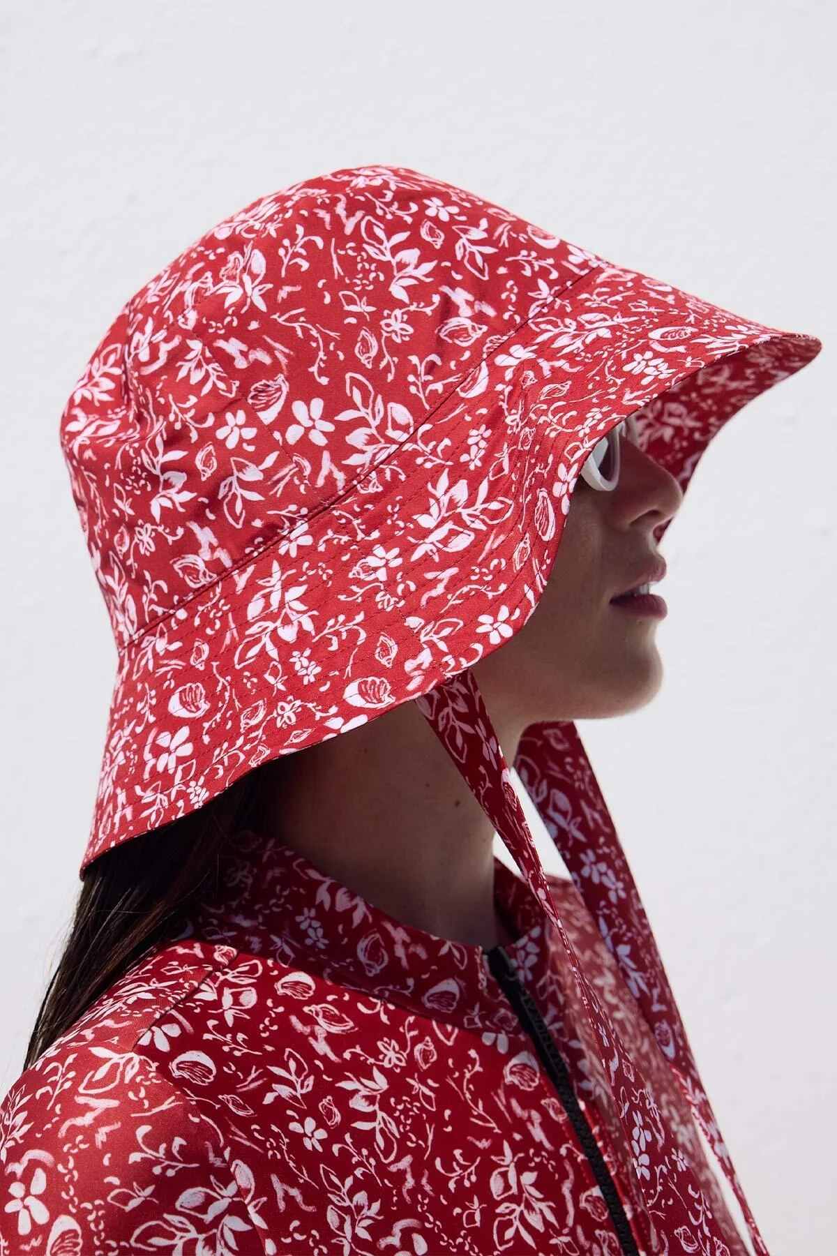 Bucket Hat With String Red Shell - Image 2