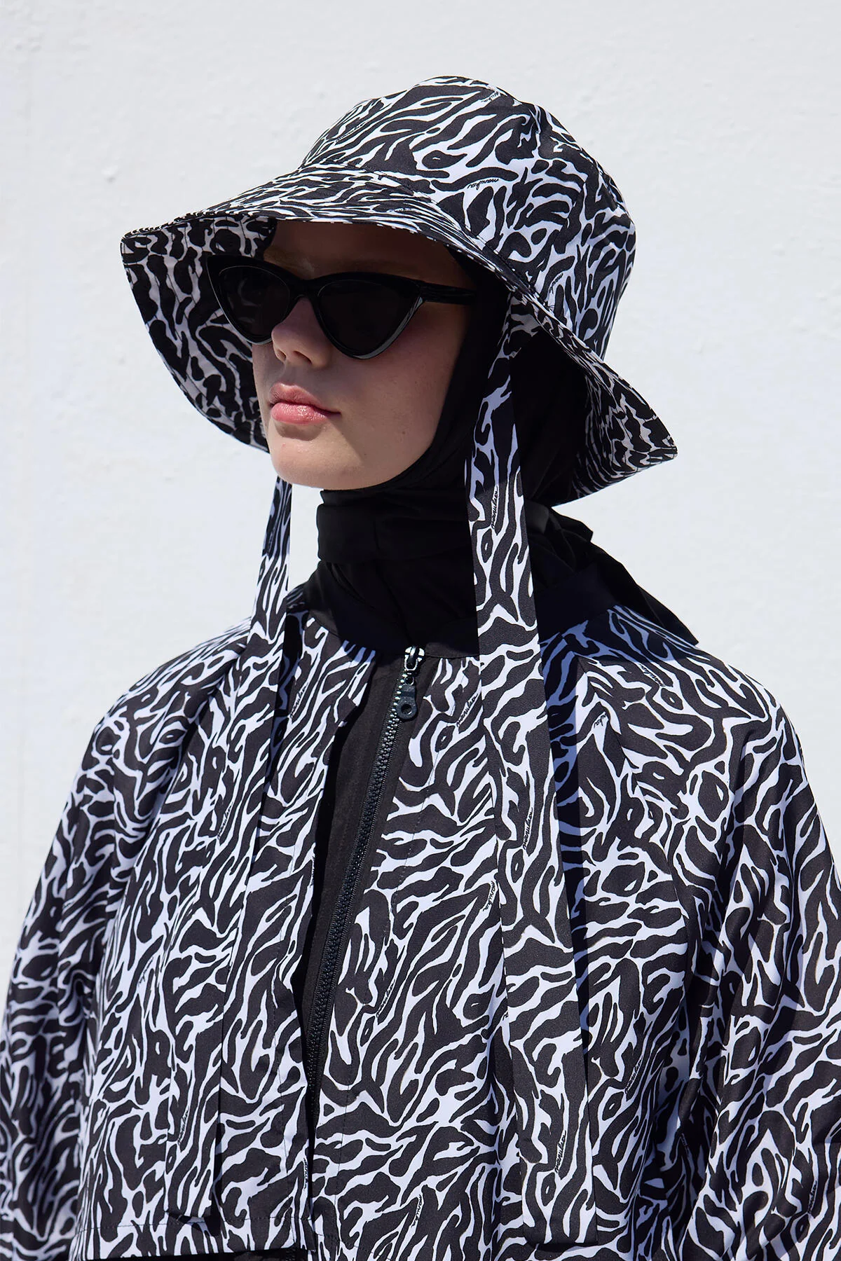 Bucket Hat With String Zebra - Image 2