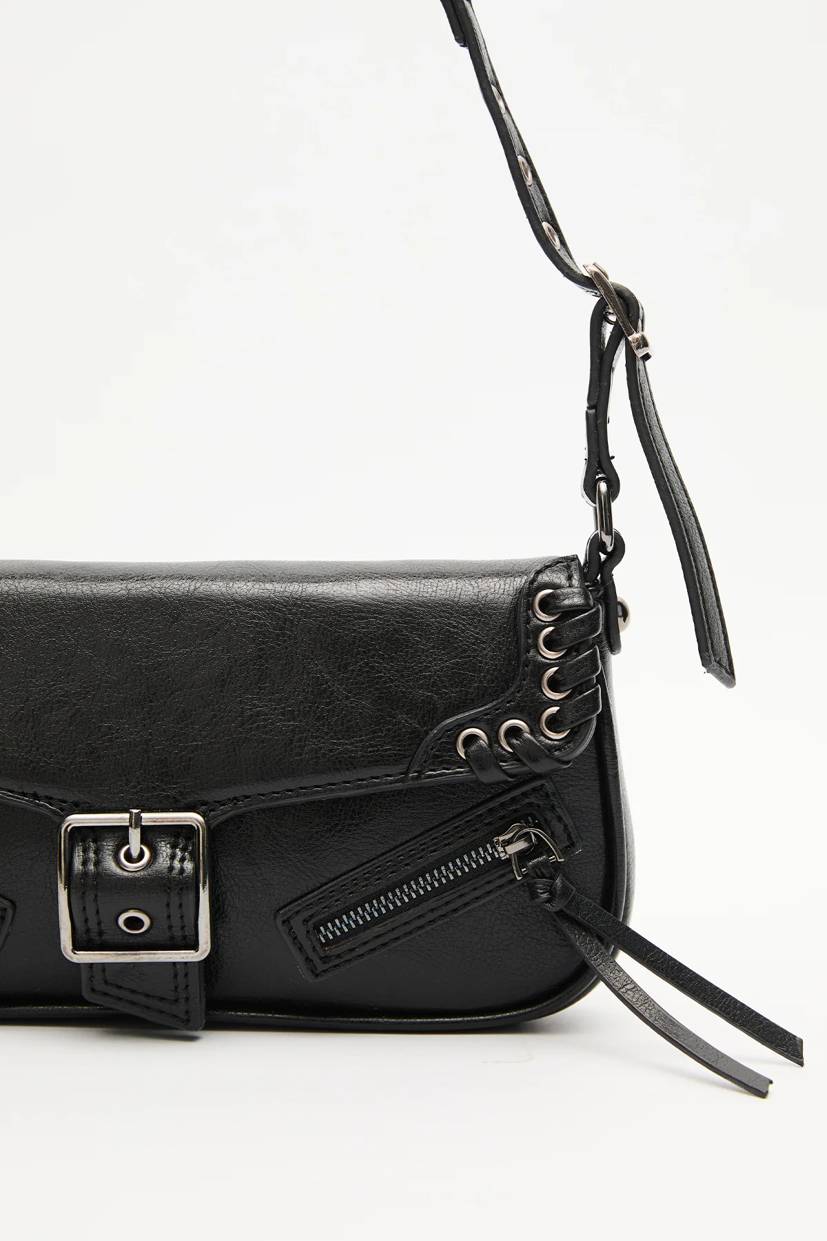 Buckle Detail Shoulder Bag Black - Image 4