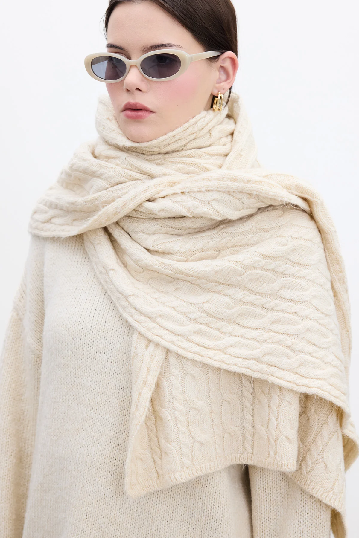 Cable-Knit Scarf Beige - Image 9