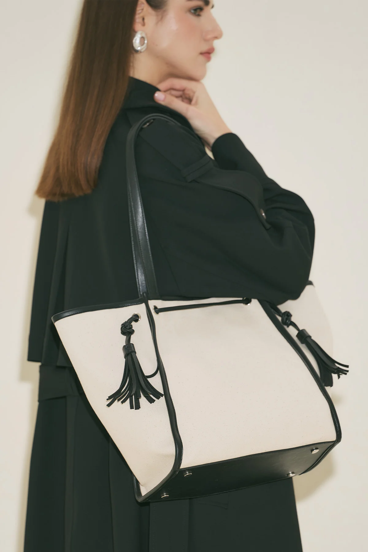 Canvas City Bag With Tassel Detail Black - Image 3