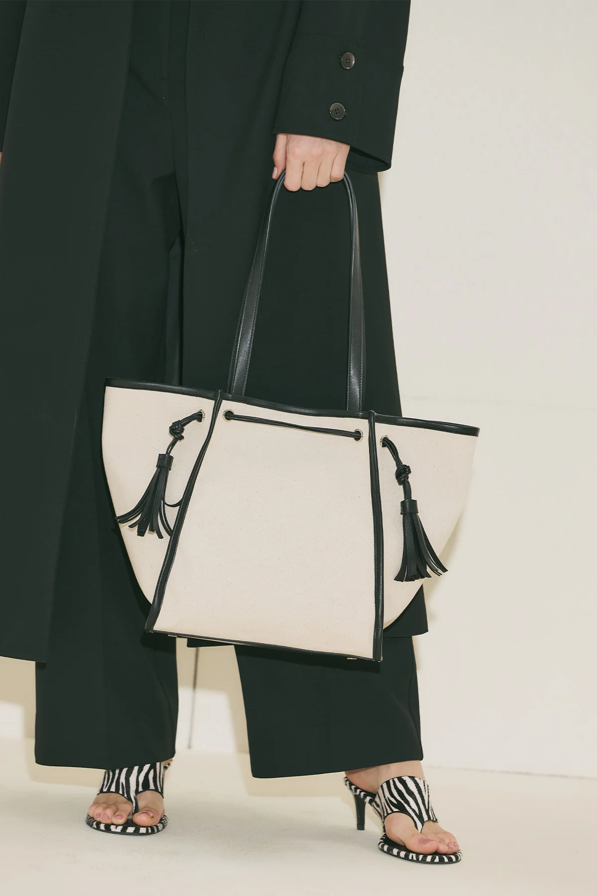 Canvas City Bag With Tassel Detail Black - Image 5