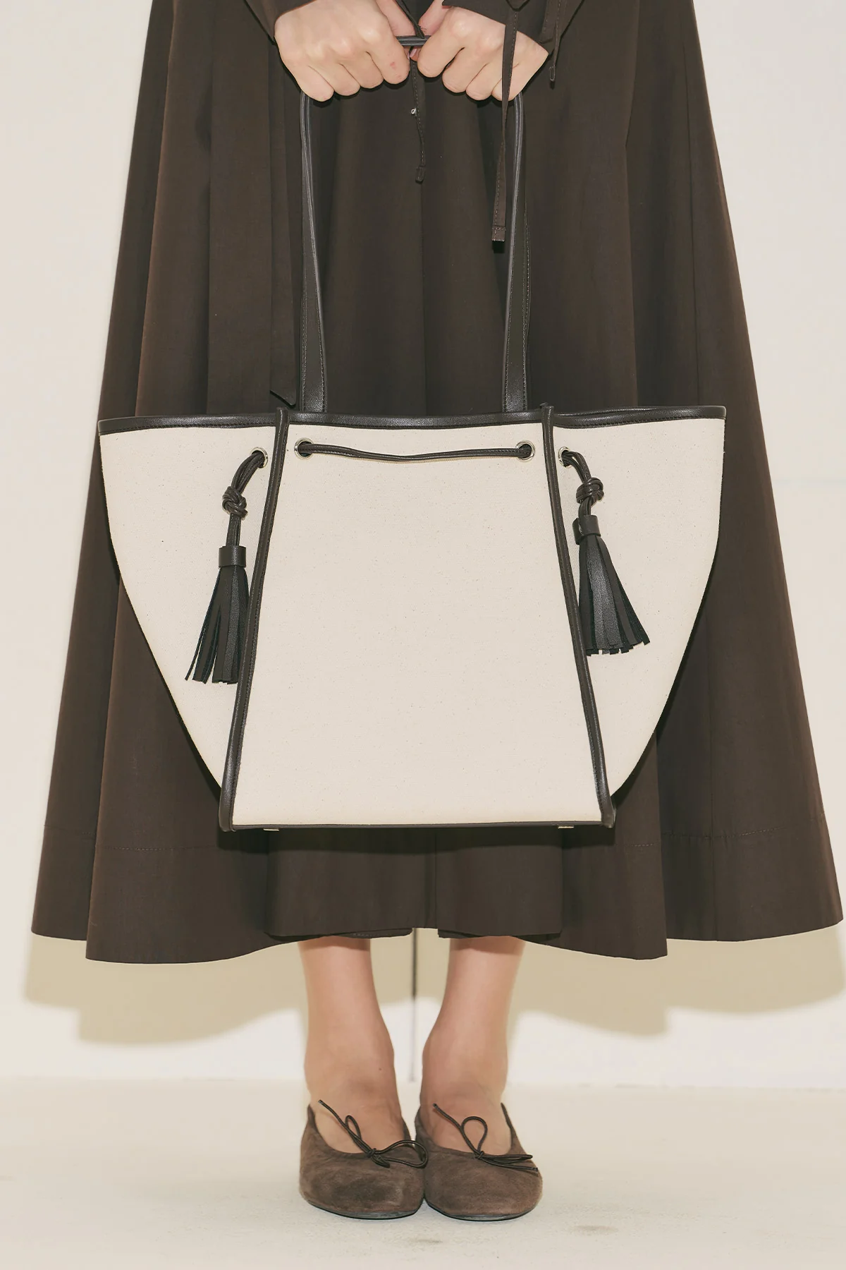 Canvas City Bag With Tassel Detail Brown