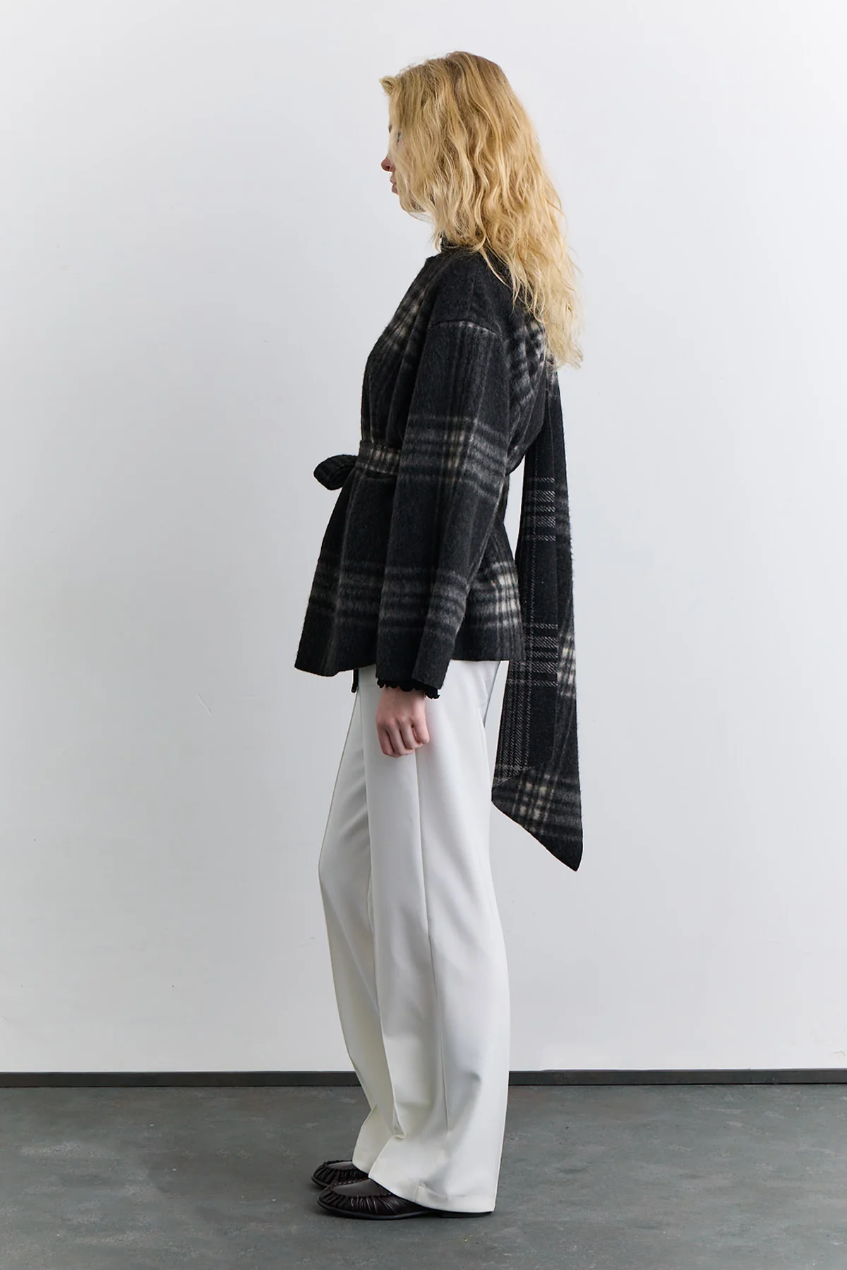 Checked Poncho With Scarf Detail Anthracite - Image 4