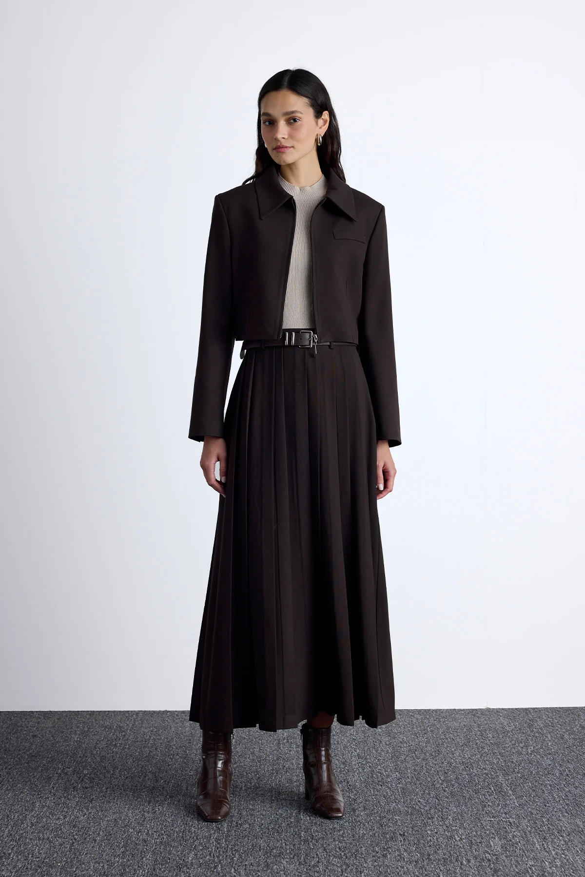 Classic Crop Blazer Dark Brown - Image 4