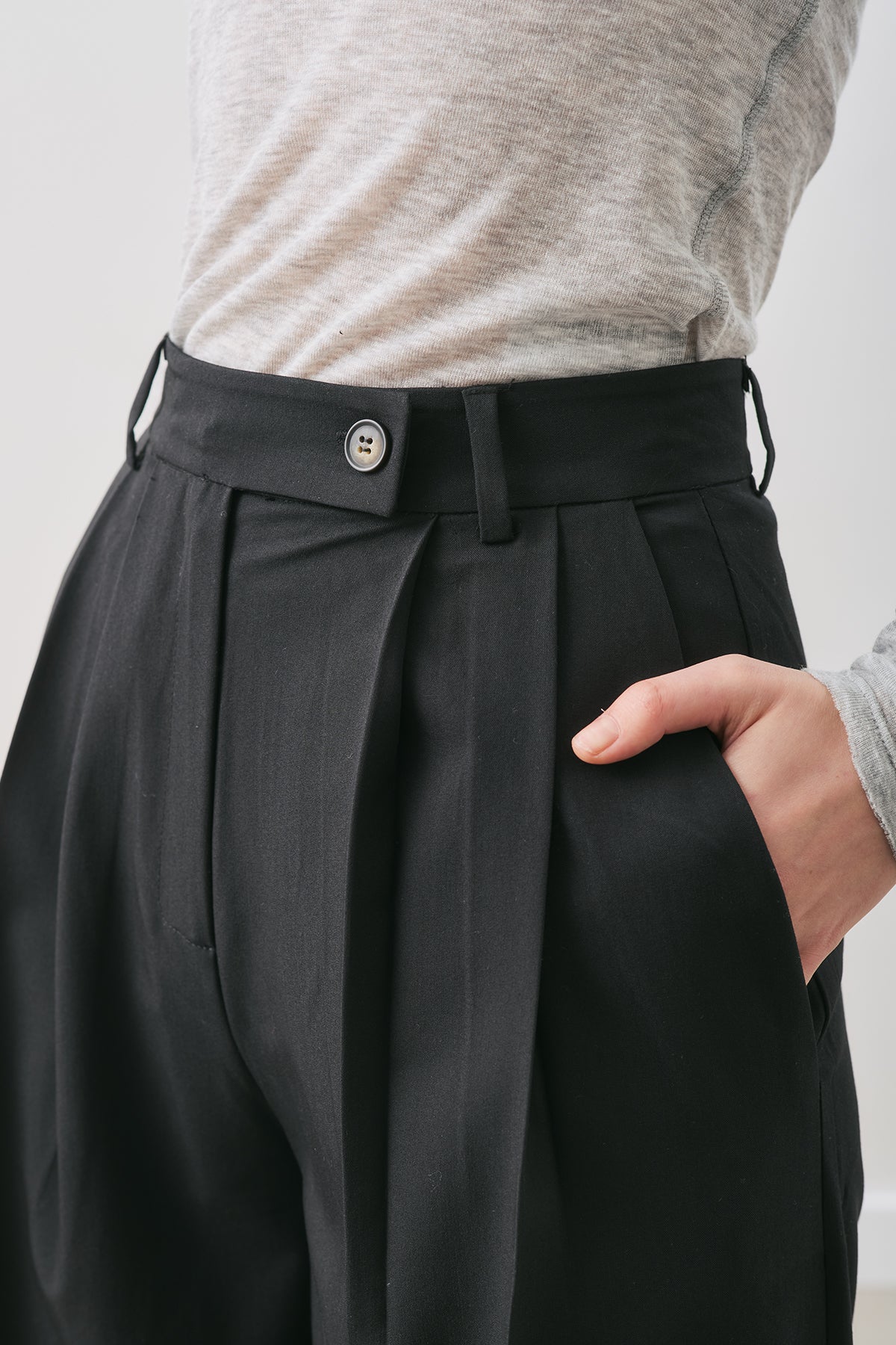 Classic Pleated Trousers Black - Image 7