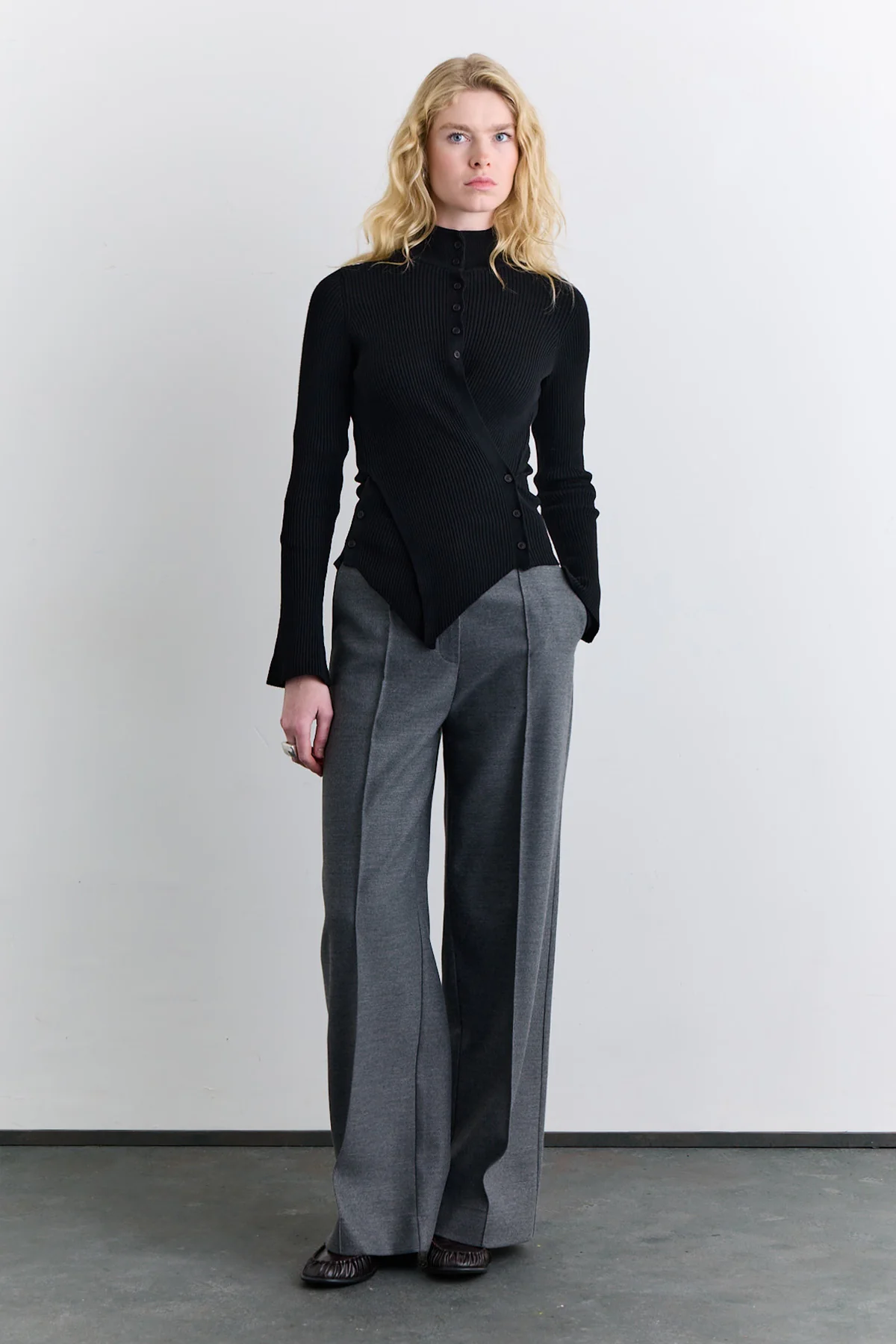 Classic Pleated Trousers Grey - Image 4