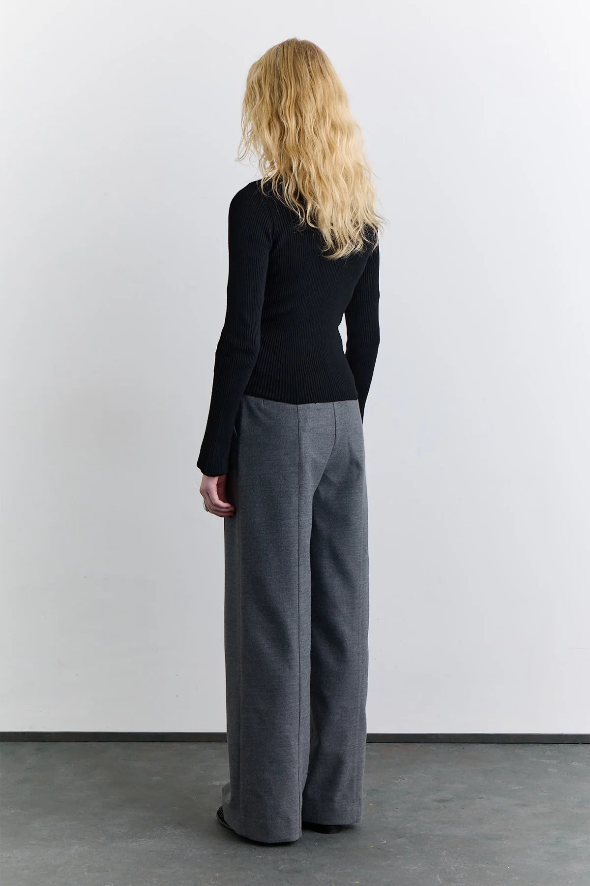 Classic Pleated Trousers Grey - Image 7
