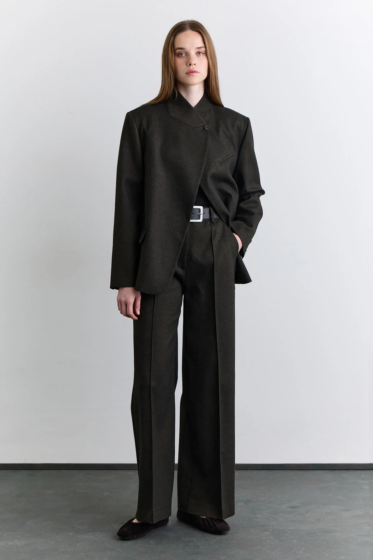 Classic Pleated Trousers Khaki - Image 2