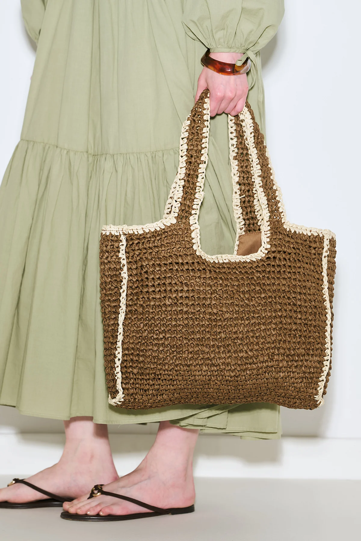 Contrast-Detail Straw Bag Brown