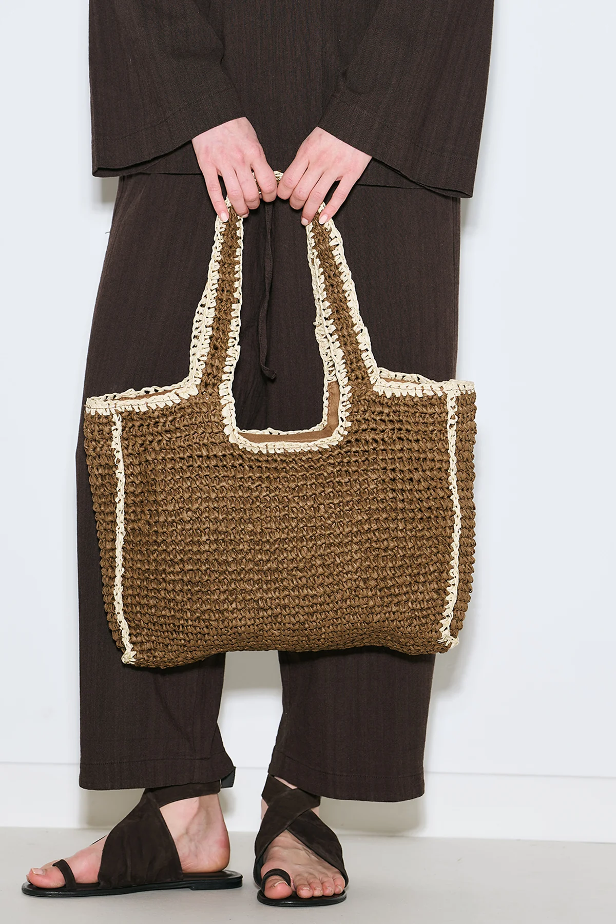 Contrast-Detail Straw Bag Brown - Image 3