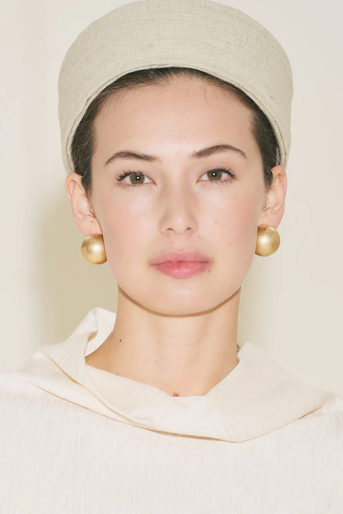 Dot Earrings Gold - Image 2