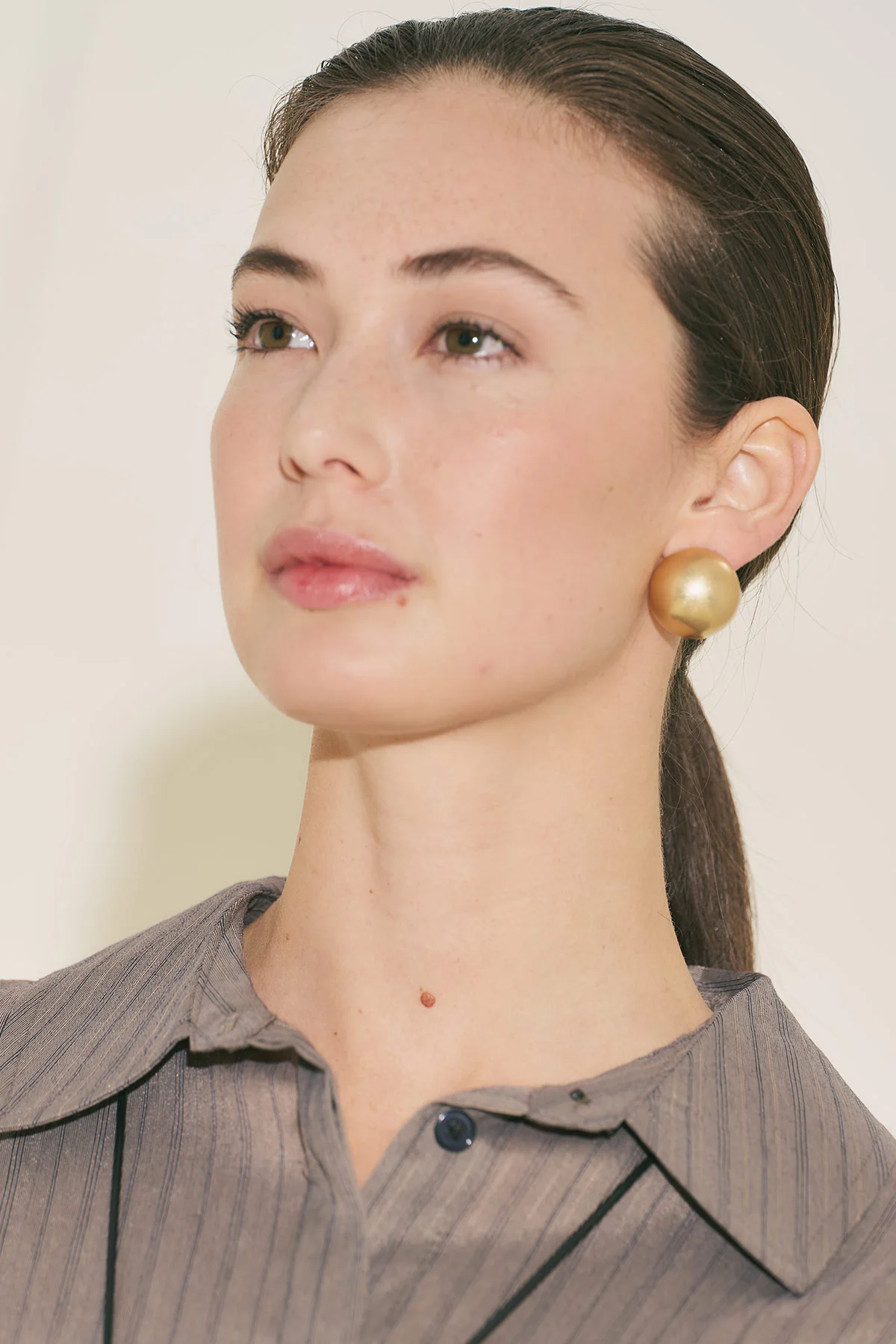 Dot Earrings Gold - Image 3