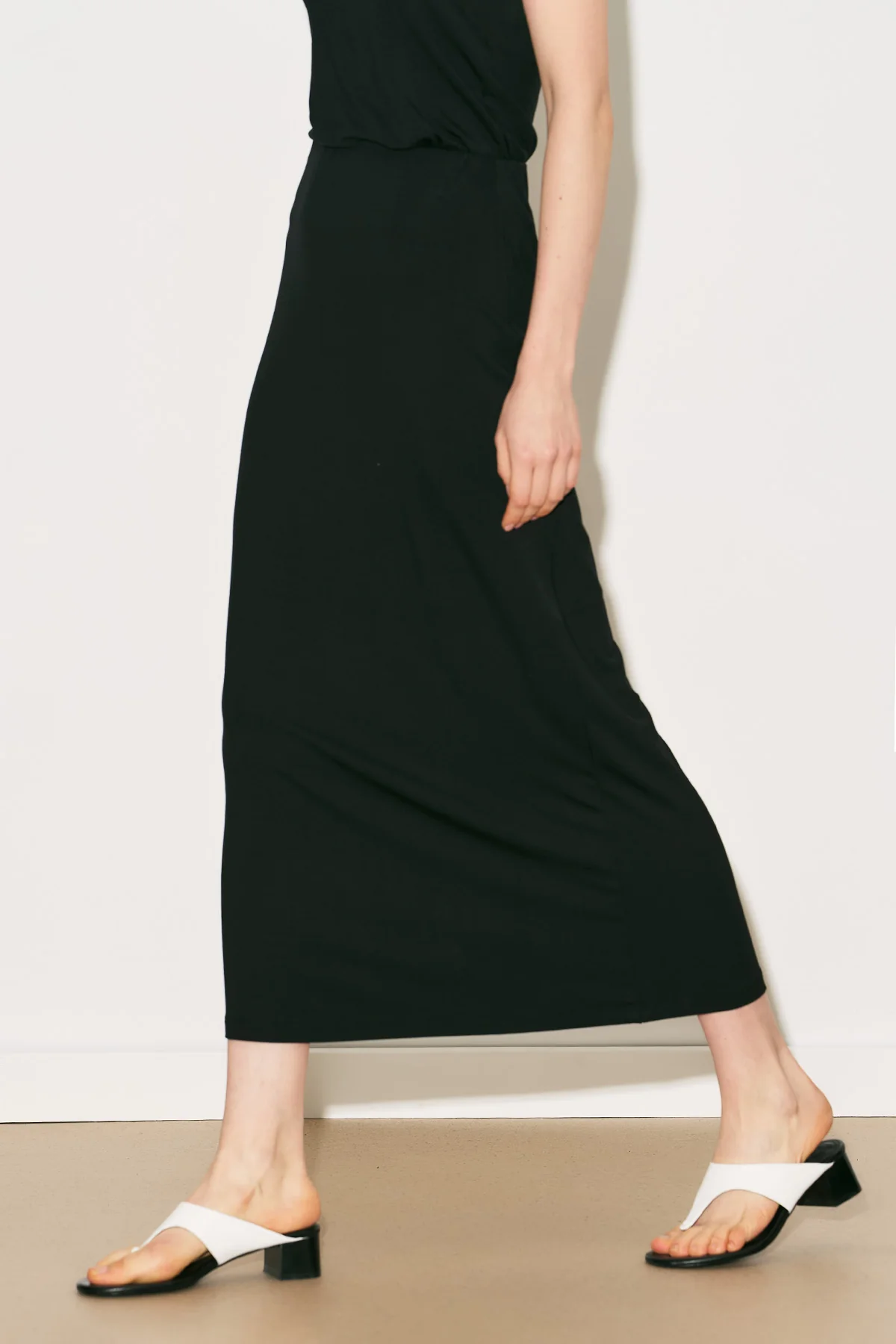 Easy Relaxed Skirt Black - Image 2