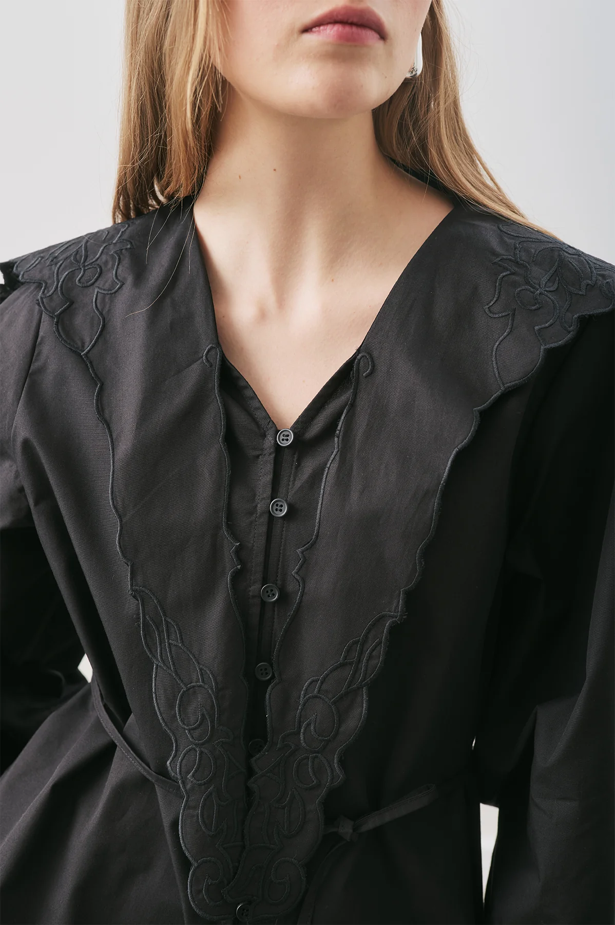 Embroidered Wide-Collar Shirt Black - Image 3