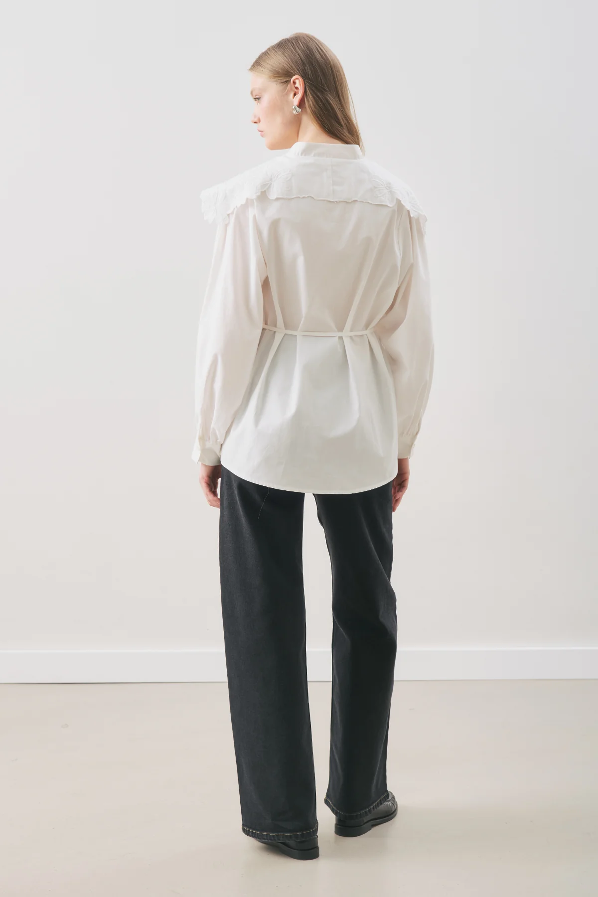 Embroidered Wide-Collar Shirt Ecru - Image 10