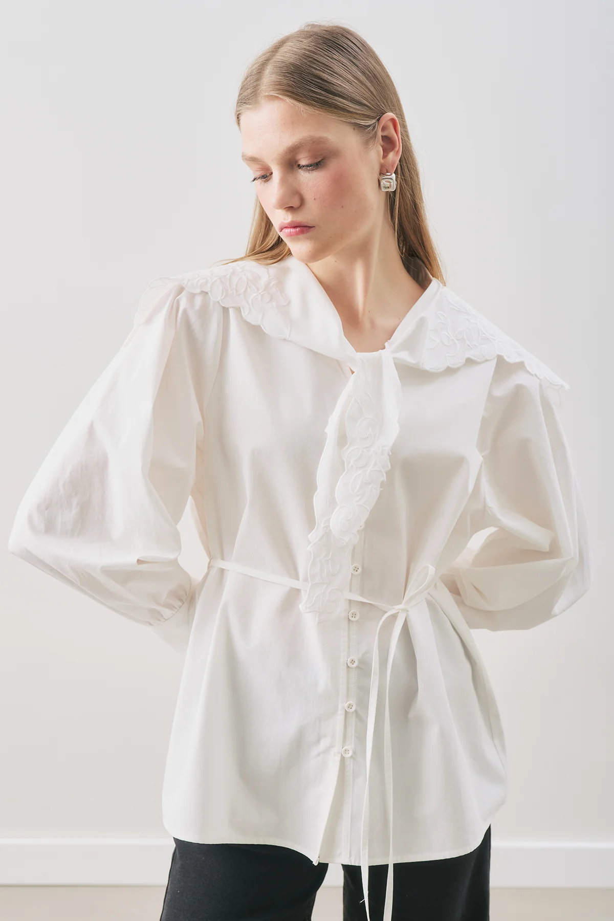 Embroidered Wide-Collar Shirt Ecru - Image 9