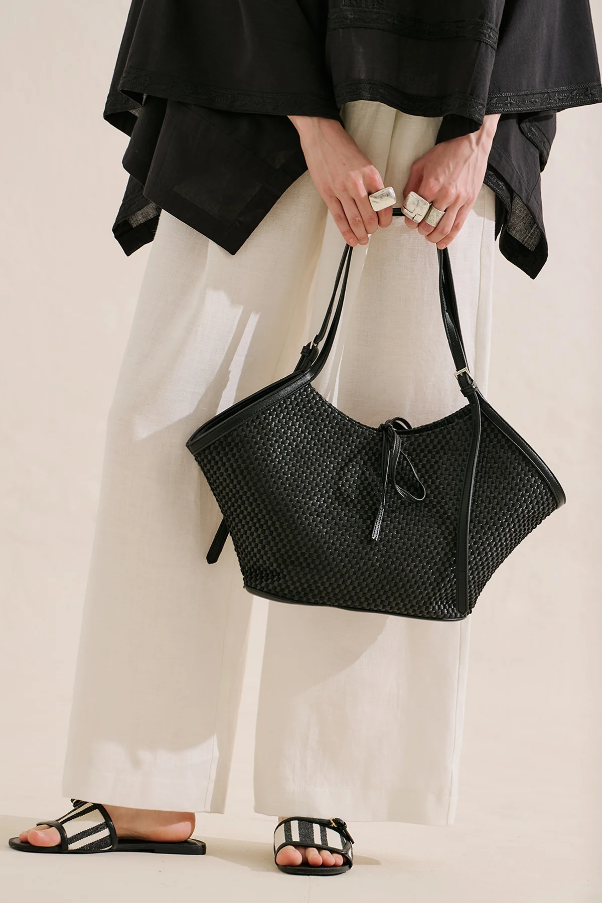 Ezra Woven Tote Bag Black - Image 3