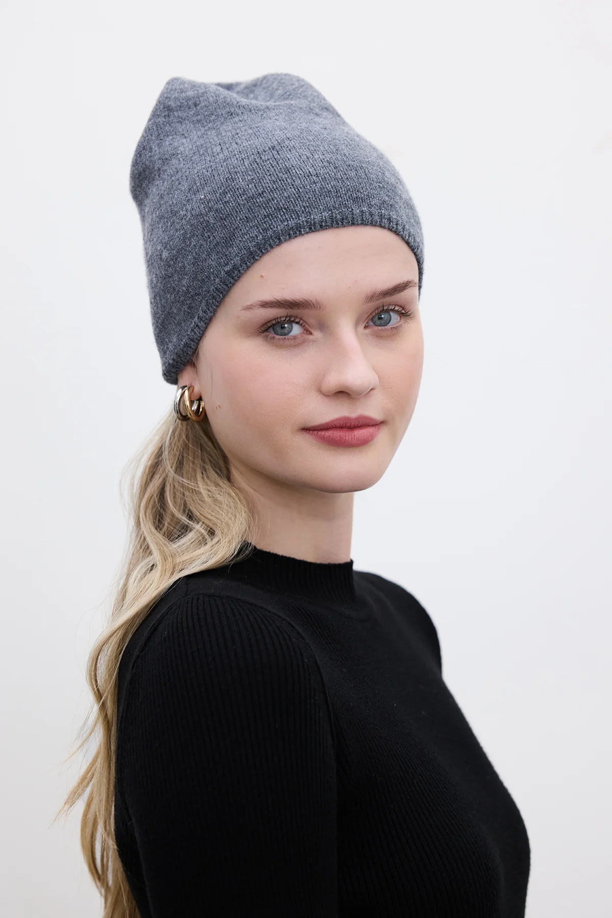 Fine Knit Beanie Grey - Image 2