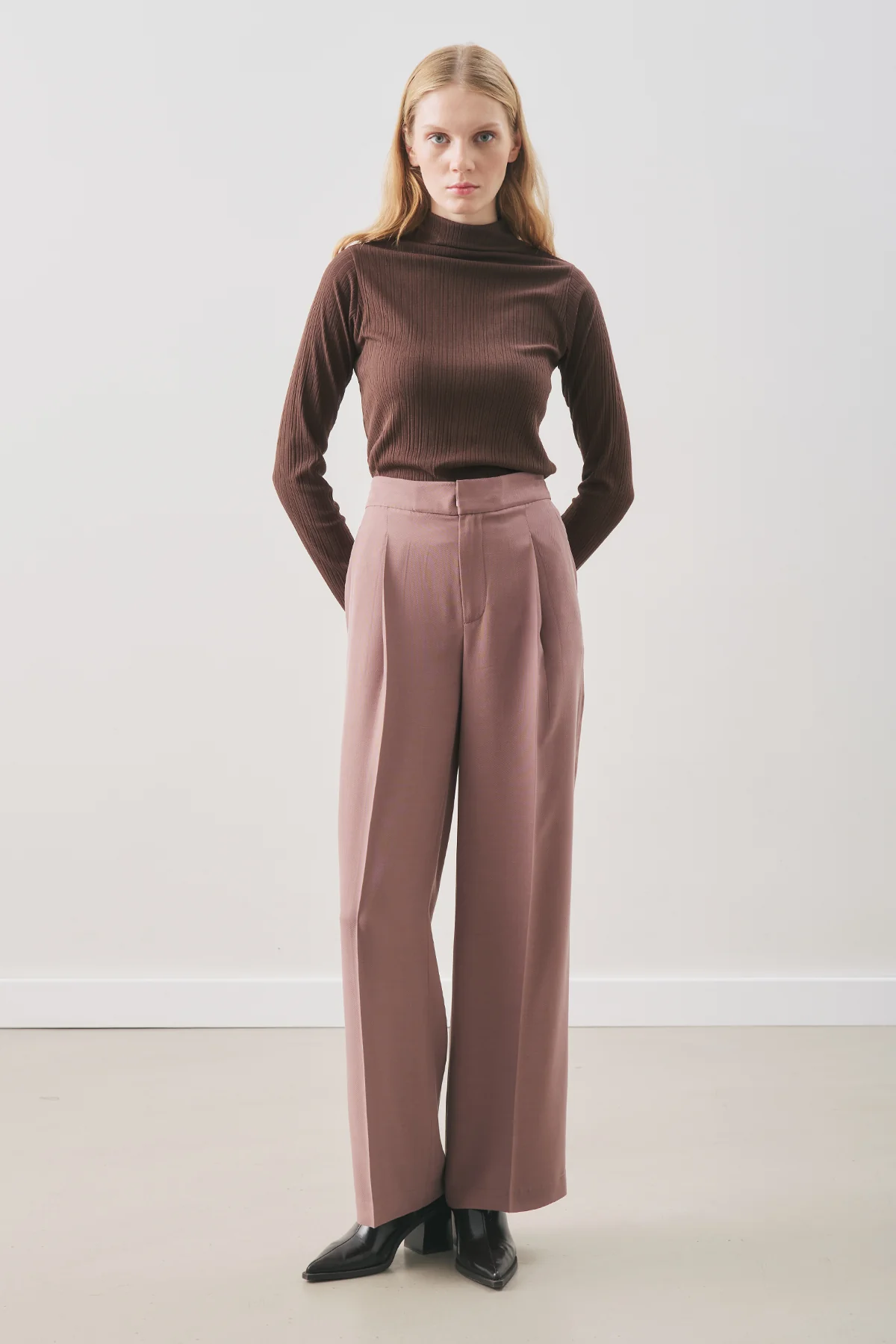 Fluid Tencel Pleated Trousers Dusty Rose - Image 2