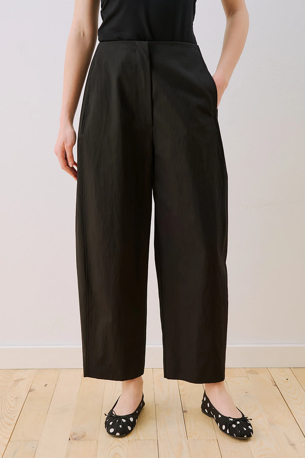 Gabardine Barrel Trousers Black - Image 3