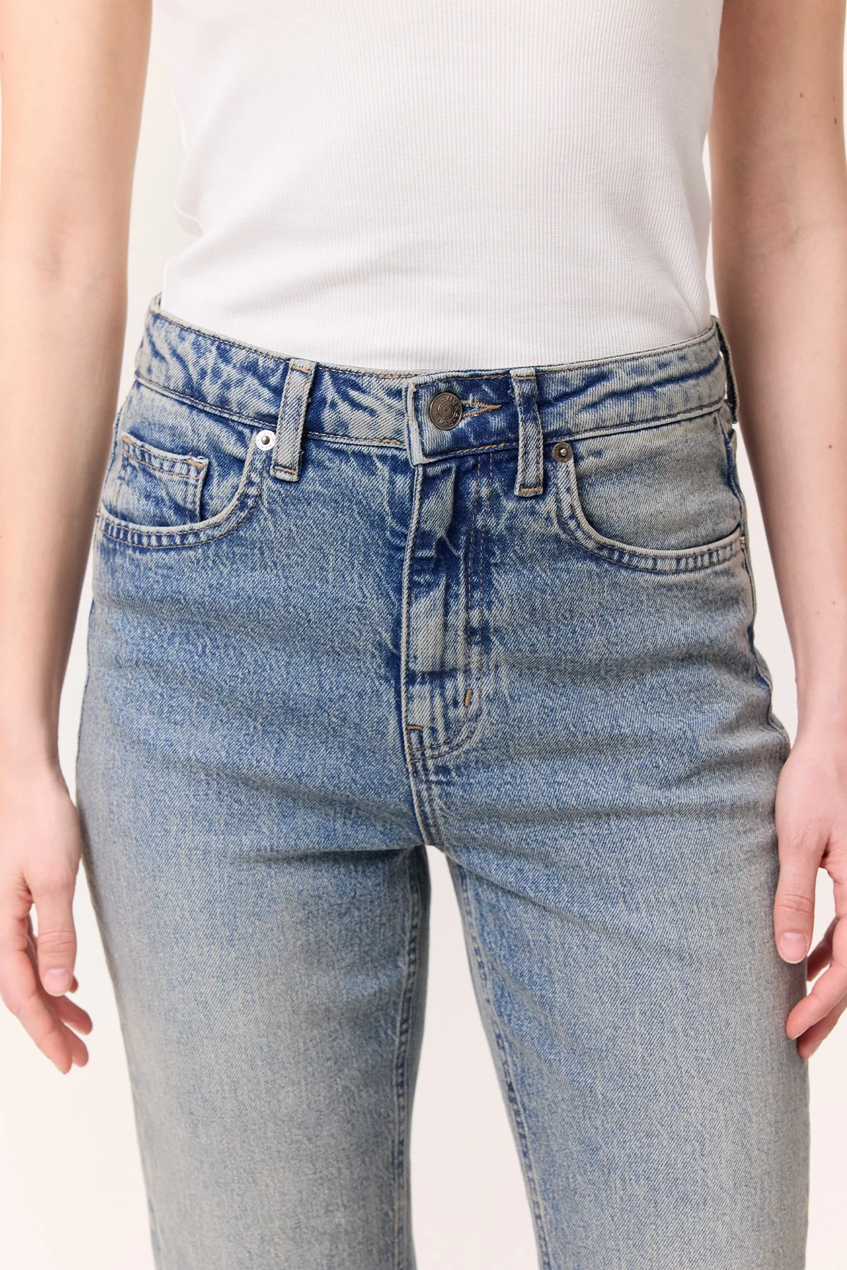 High-Rise Flared Jeans Blue - Image 5