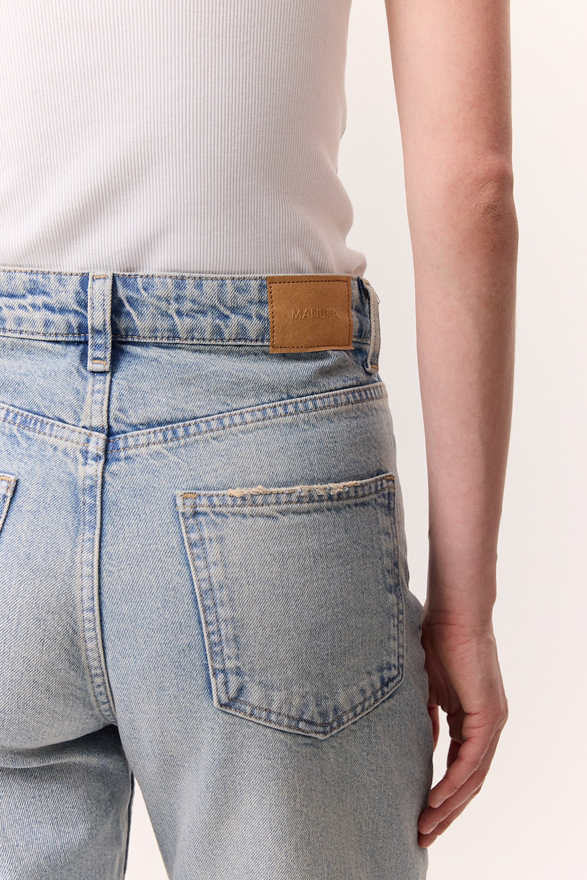 High-Waist Mom-Fit Jeans Light Blue - Image 5