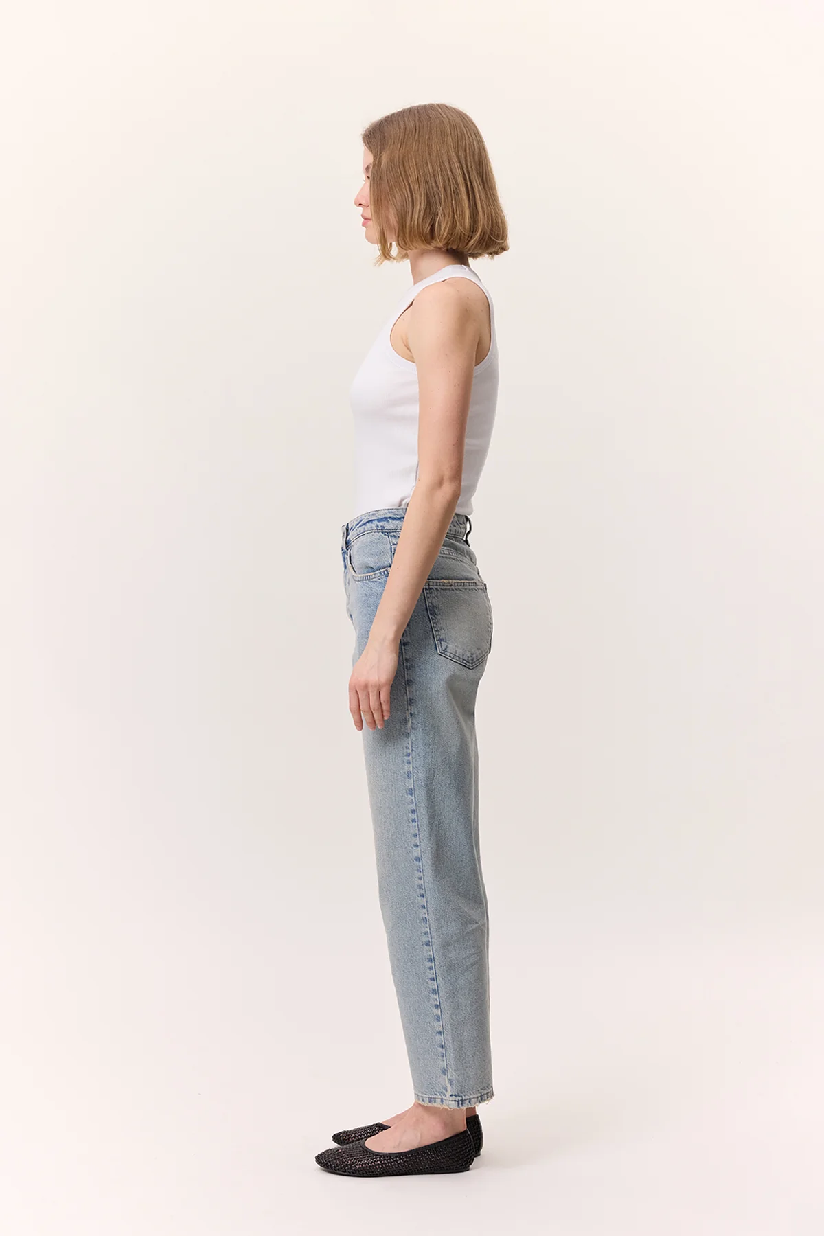 High-Waist Mom-Fit Jeans Light Blue - Image 6