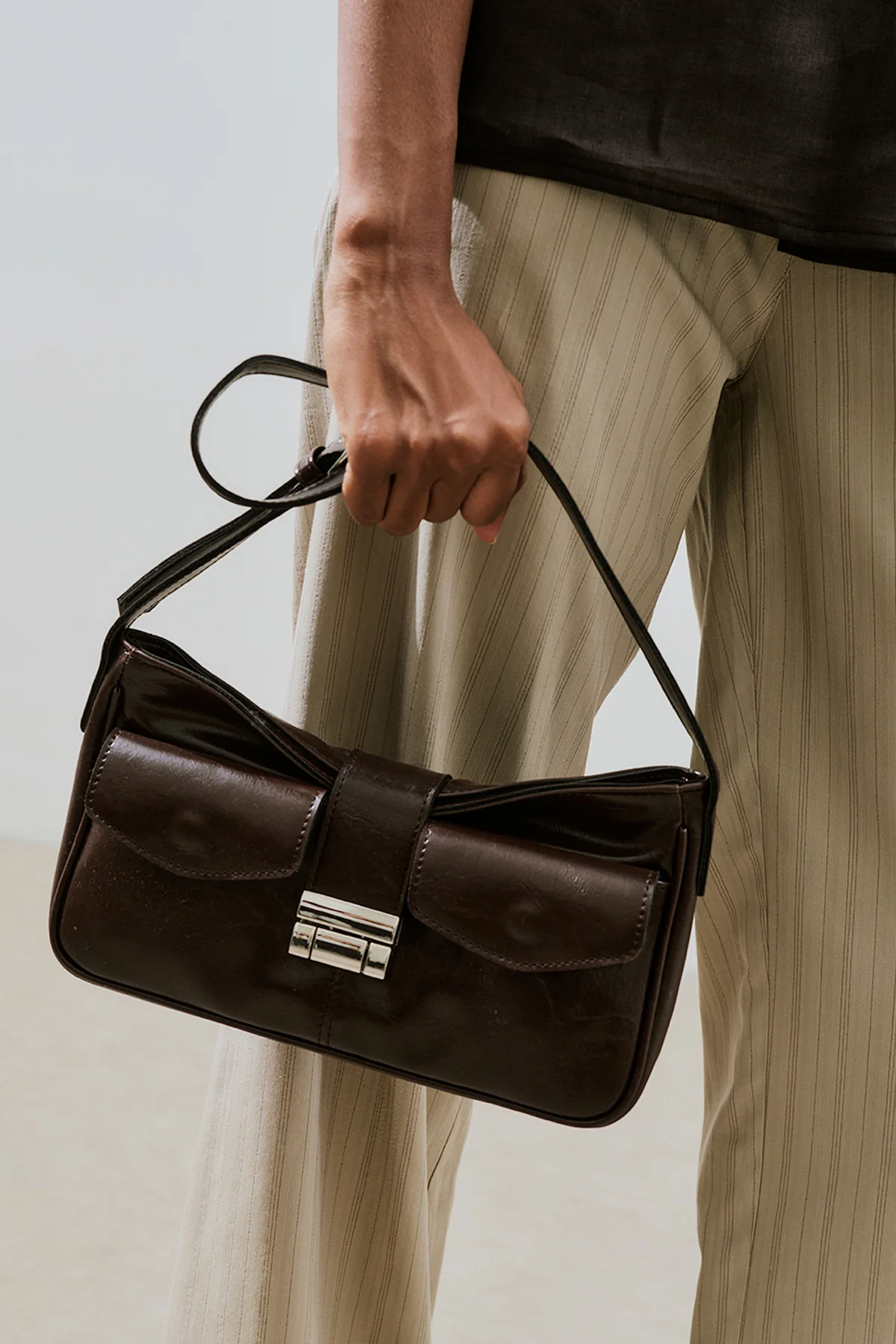 Hondae Buckle Bag Dark Brown