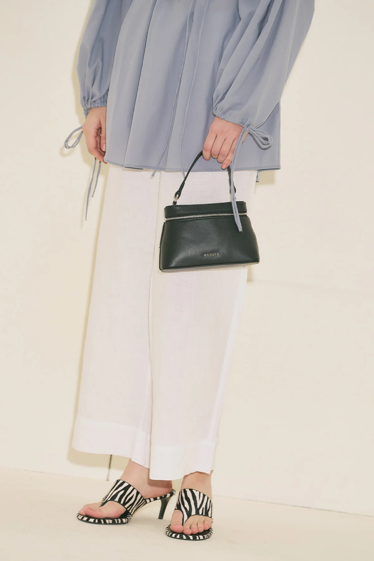 Izzy Mini Bag Black - Image 4