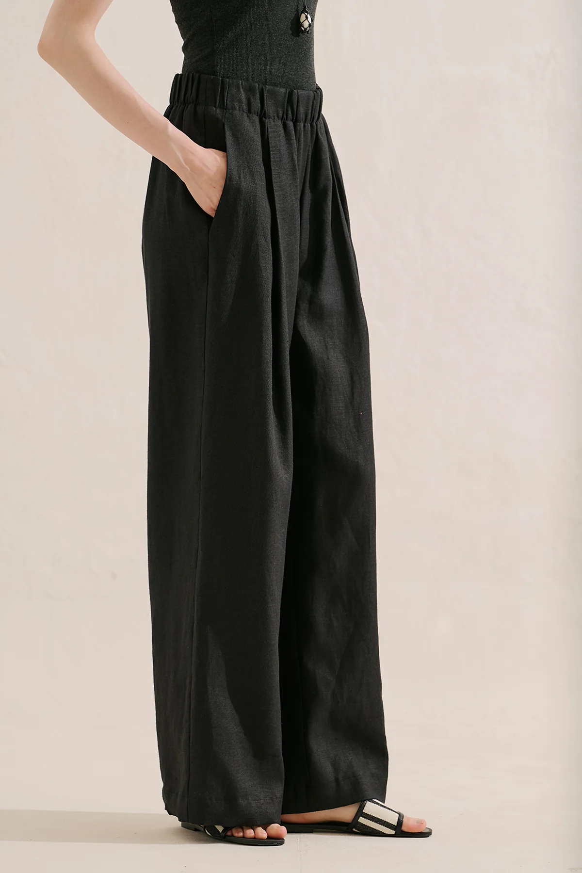 Wide-Leg Linen Trousers Black - Image 7