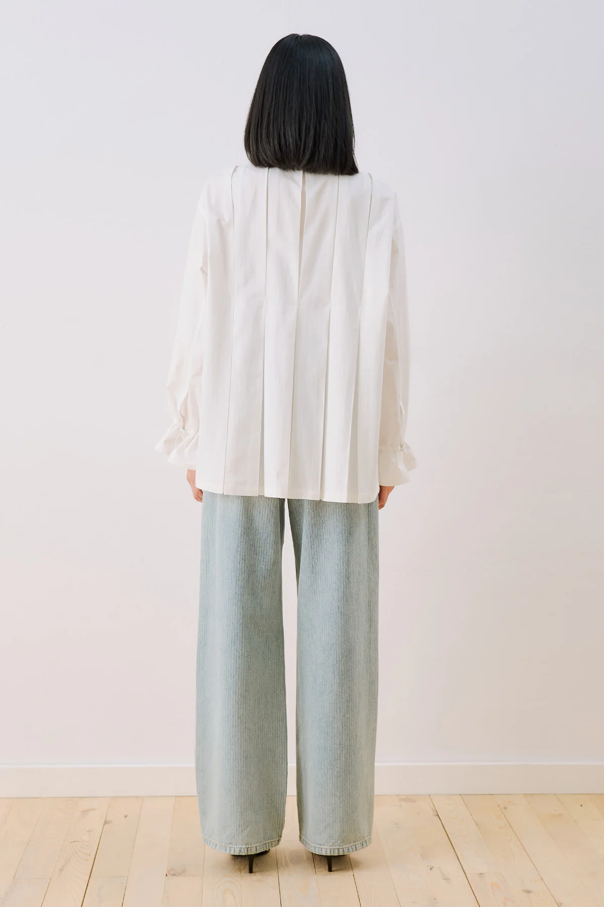 Lenny Pleat Detail Shirt Ecru - Image 7