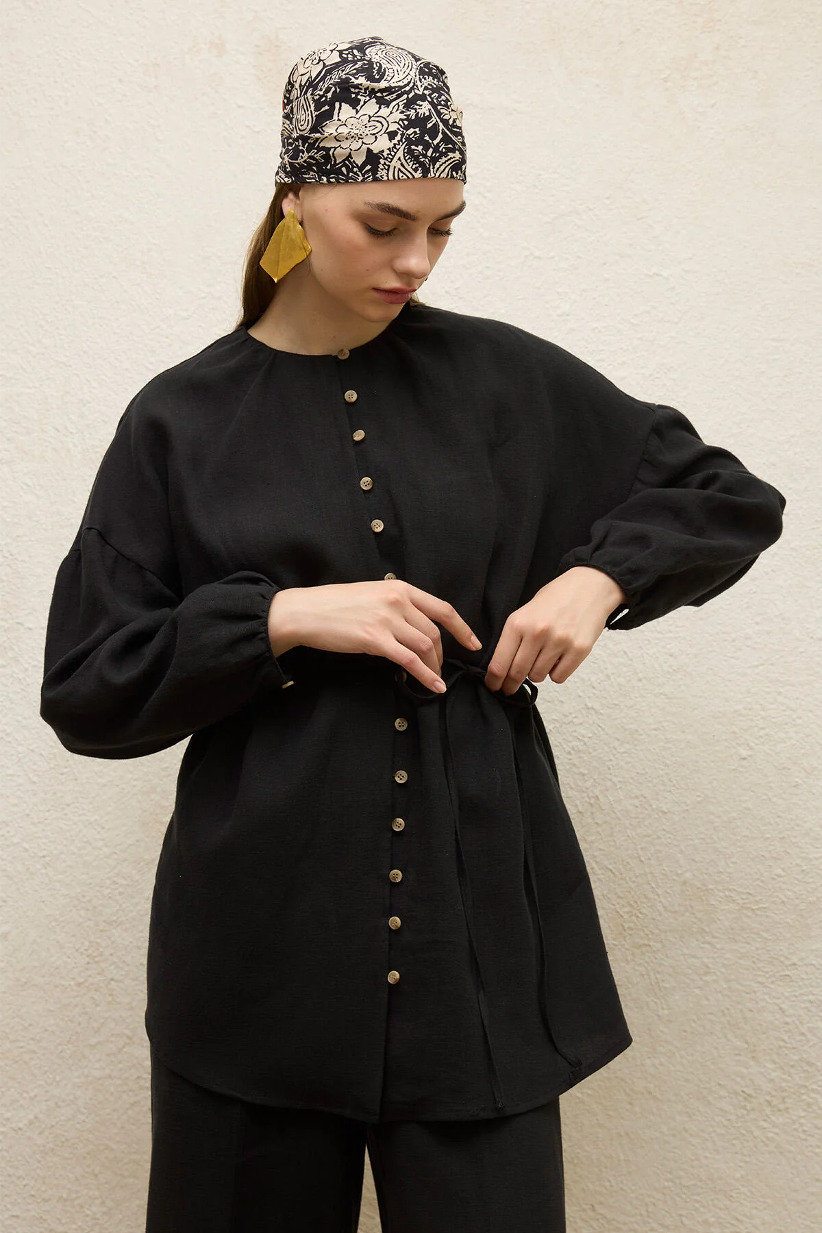 Linen Balloon Sleeve Shirt Black - Image 4