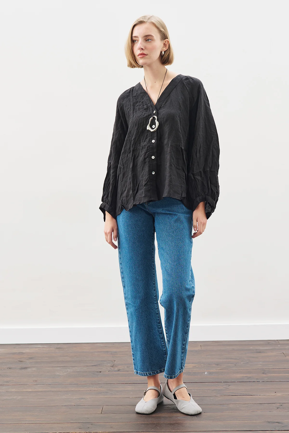 Linen Crush Buttoned Blouse Black - Image 2