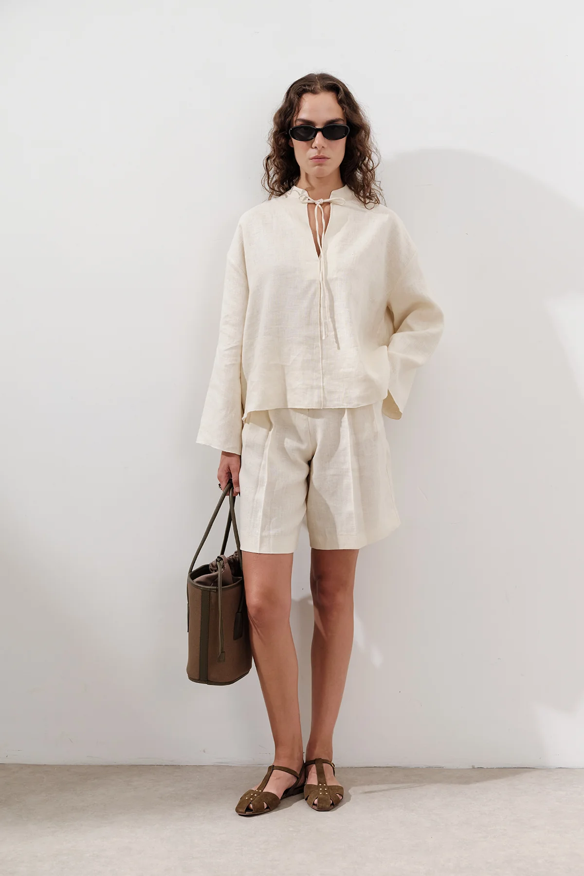 Linen Pleated Bermuda Shorts Vanilla - Image 2