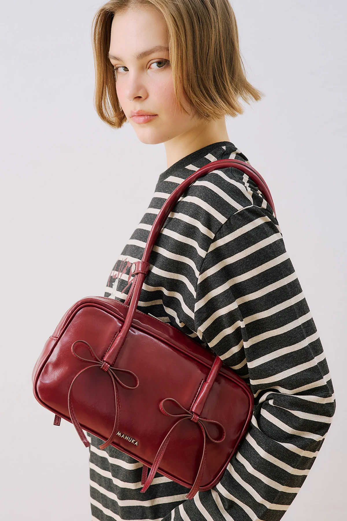 Lola Bow Baguette Bag Burgundy - Image 3