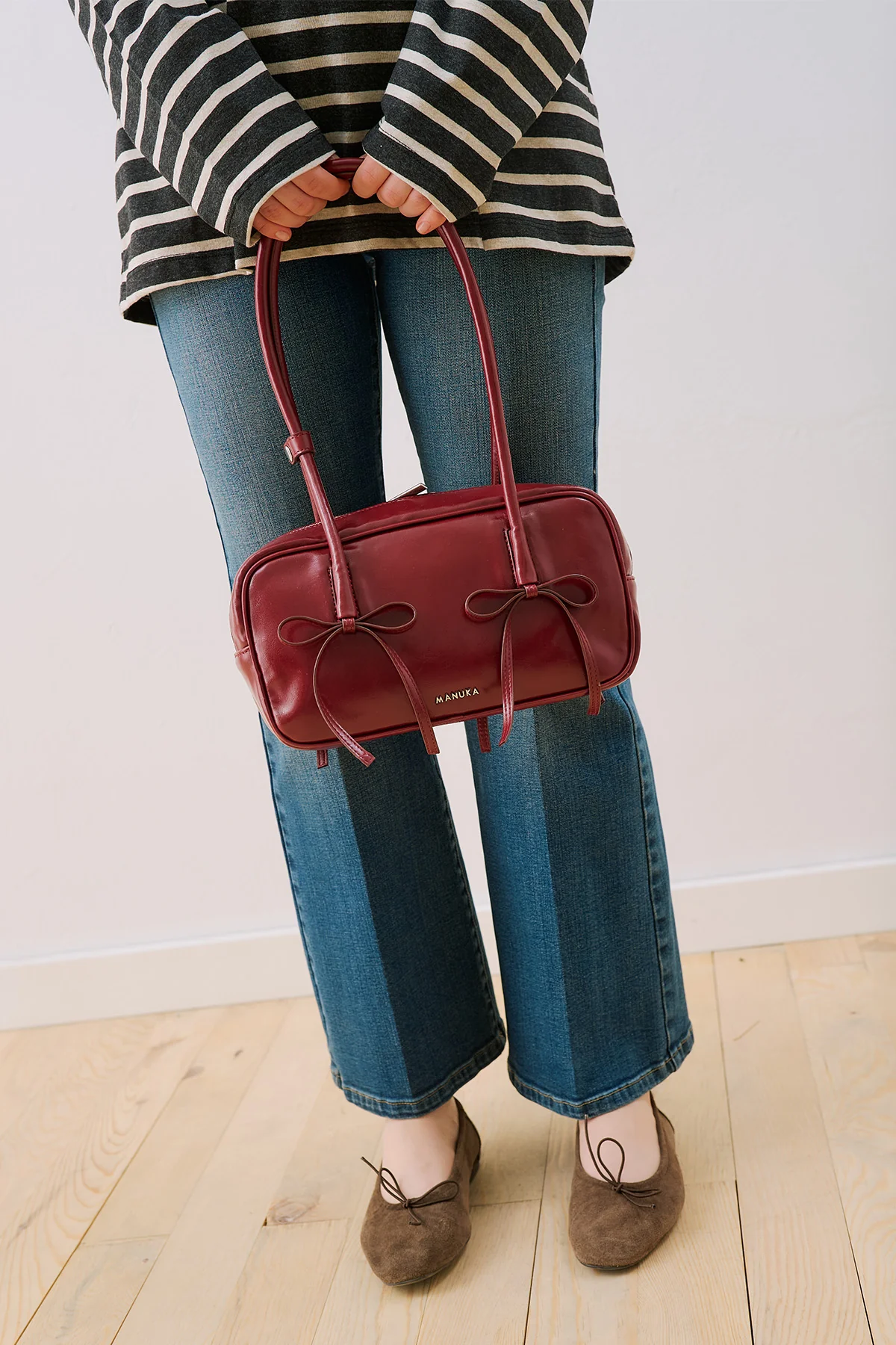 Lola Bow Baguette Bag Burgundy - Image 4