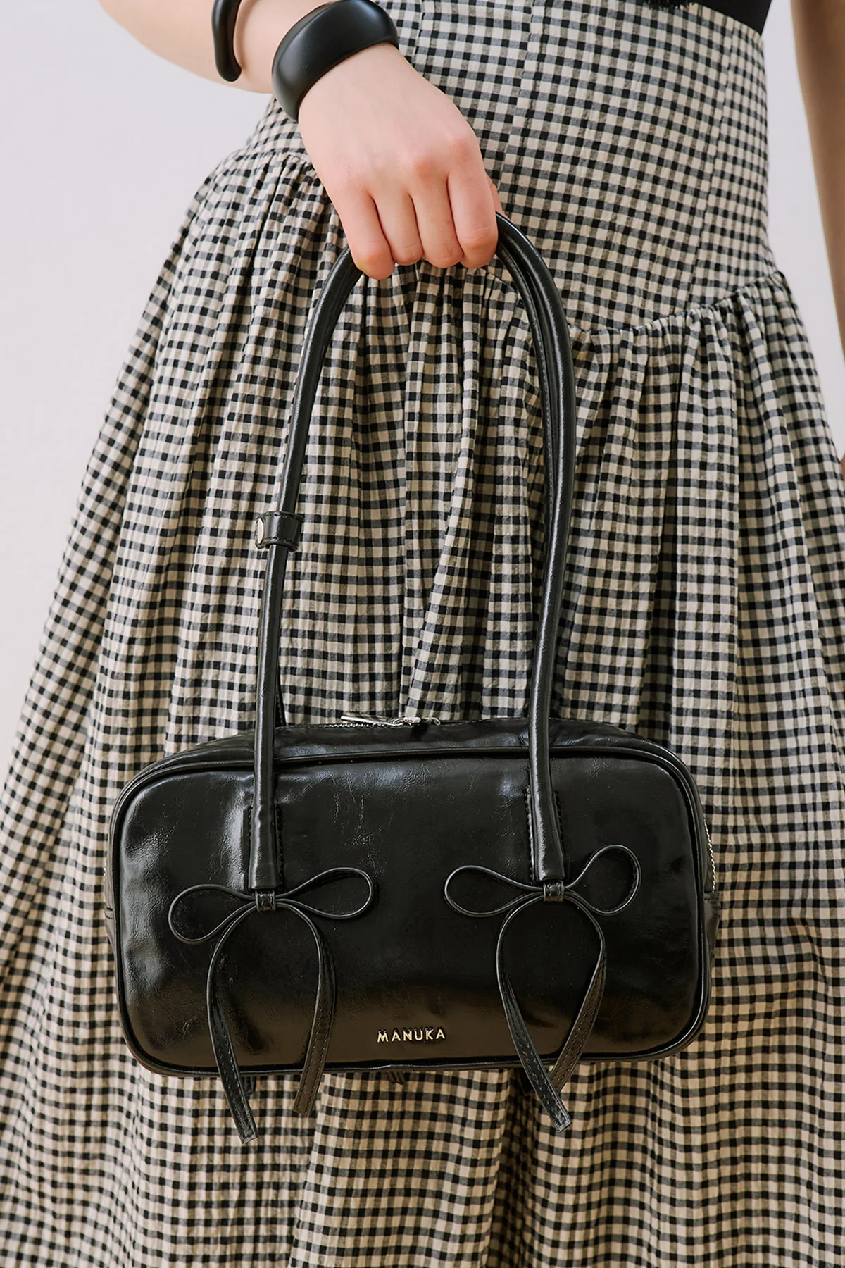 Lola Bow Baguette Bag Black - Image 3