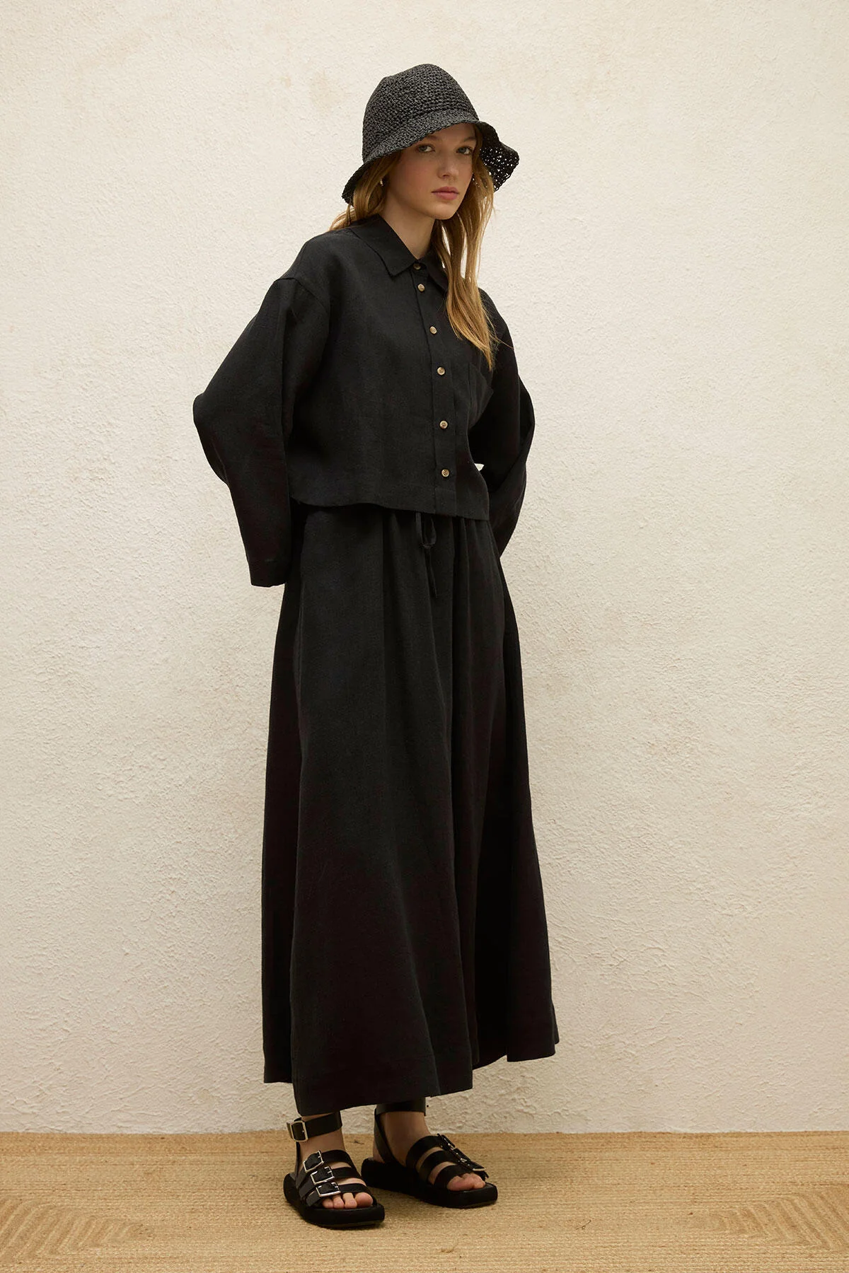 Long Sleeve Linen Crop Shirt Black - Image 4