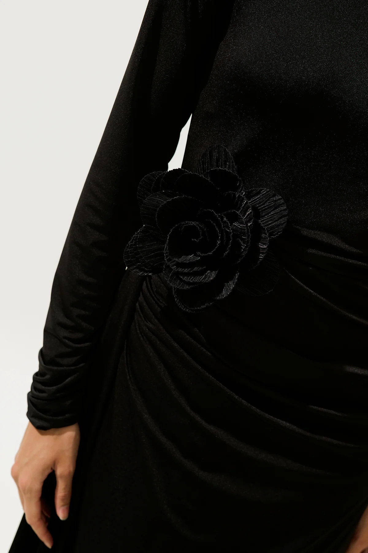 Lora Floral Brooch Black - Image 2