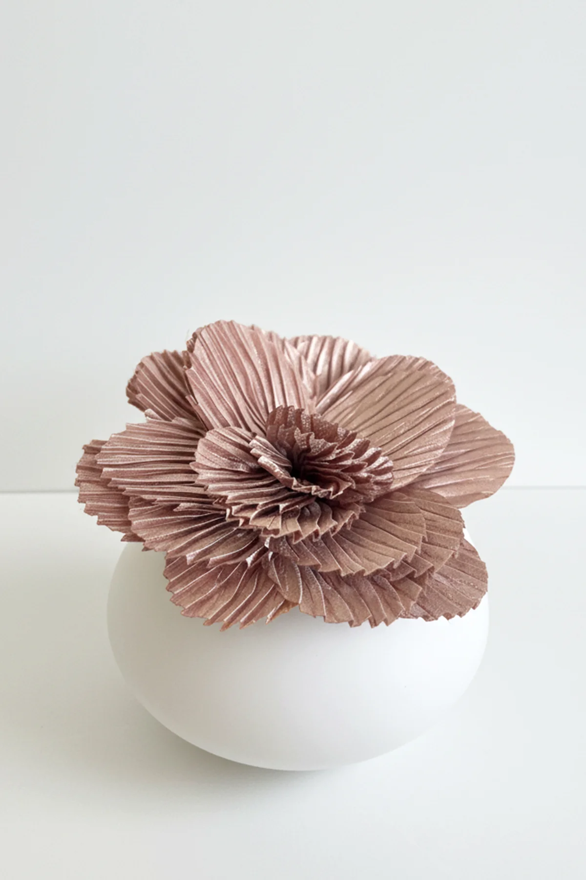Lora Floral Brooch Powder - Image 3