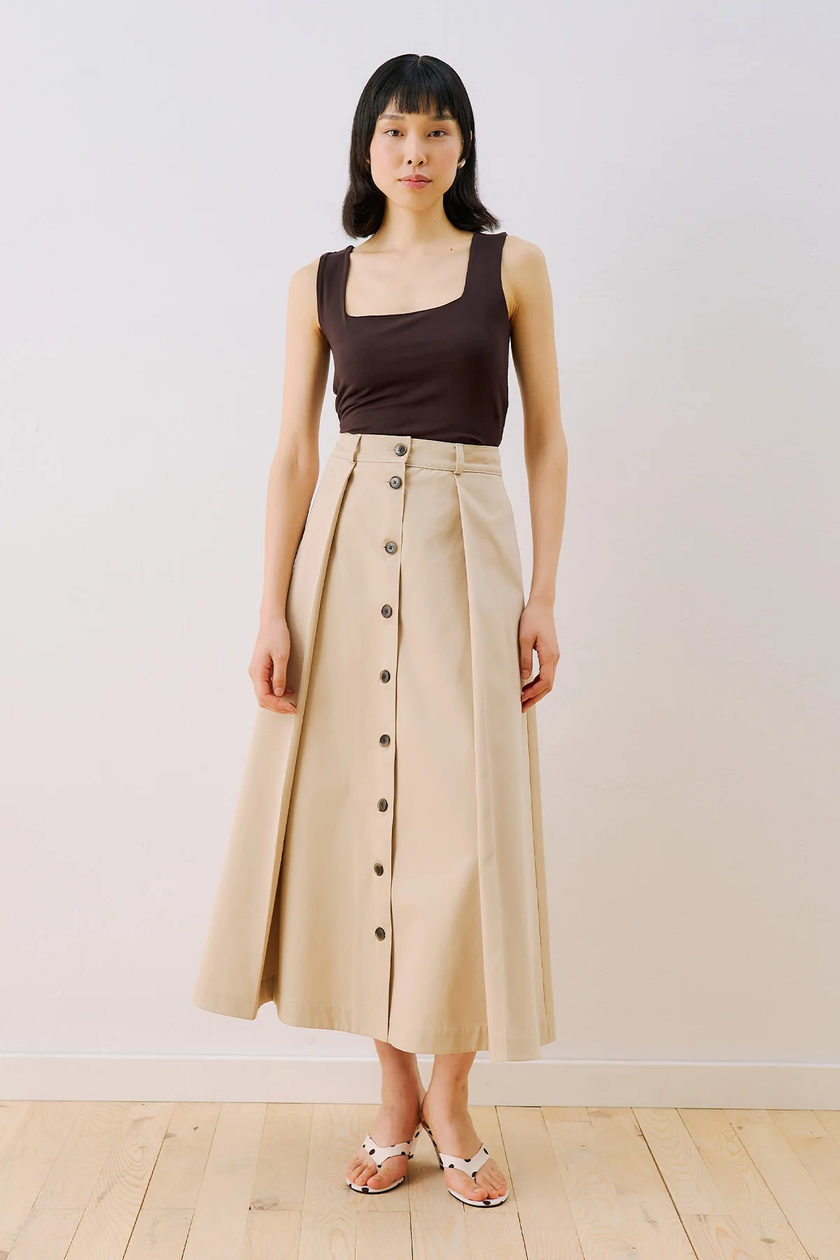 Lula Buttoned Skirt With Pleat Detail Sand - Image 2
