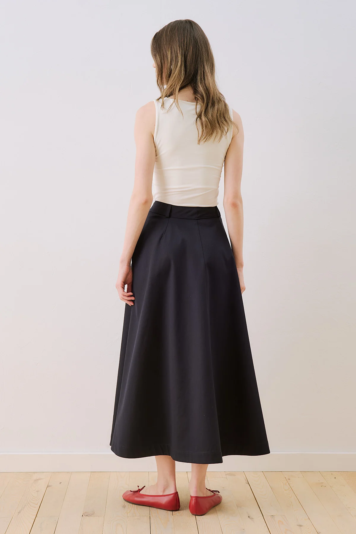 Lula Buttoned Skirt With Pleat Detail Navy Blue - Image 4